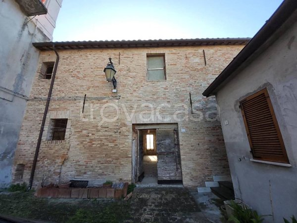 locale commerciale in vendita a Castelleone di Suasa