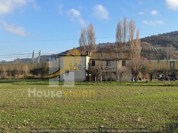 casa indipendente in vendita a Castelplanio