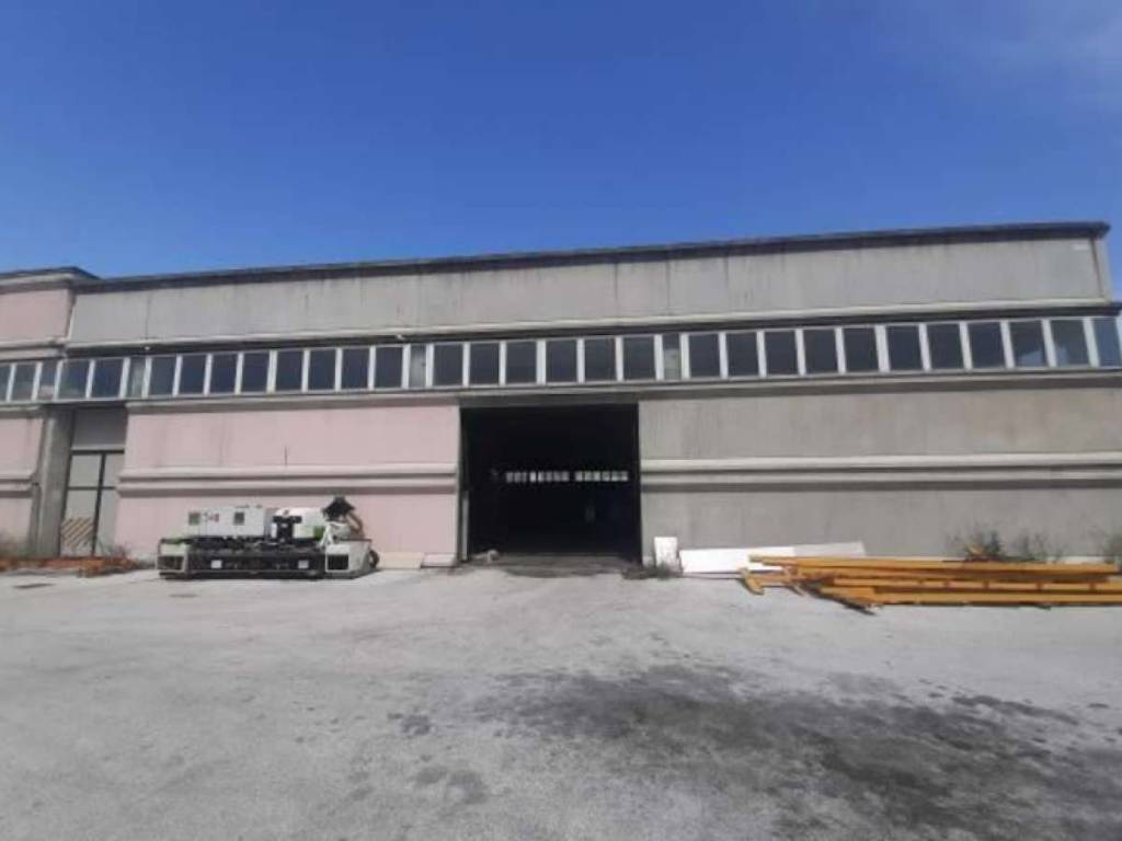 locale commerciale in vendita a Castelplanio