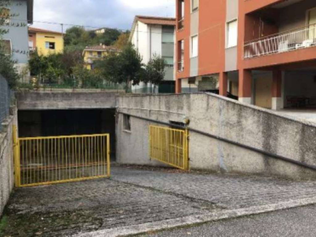 locale commerciale in vendita a Castelplanio in zona Macine