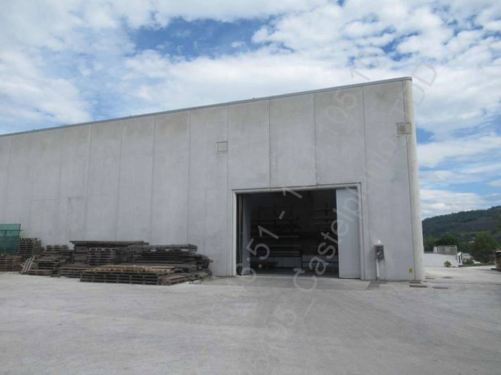 locale commerciale in vendita a Castelplanio