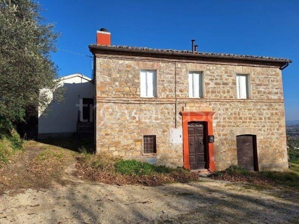 casa indipendente in vendita a Castelplanio in zona Macine