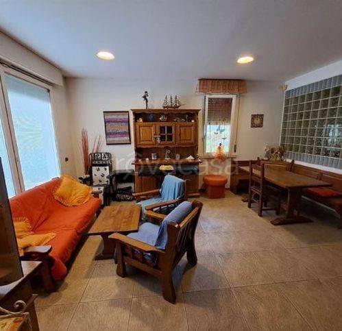 casa indipendente in vendita a Castelplanio in zona Macine