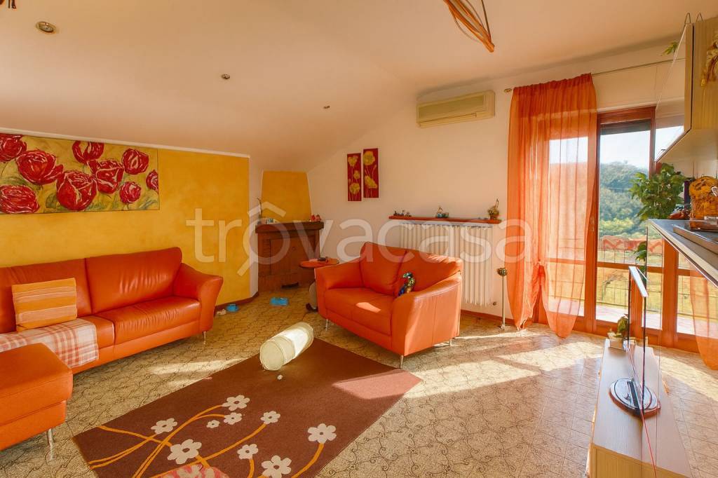 appartamento in vendita a Castelplanio in zona Macine