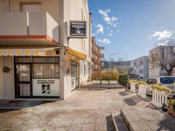negozio in vendita a Castelplanio in zona Macine