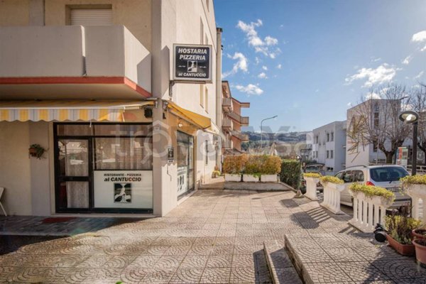 negozio in vendita a Castelplanio in zona Macine