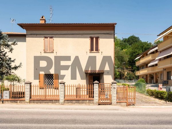 casa indipendente in vendita a Castelplanio in zona Macine