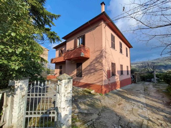 casa indipendente in vendita a Castelplanio in zona Pozzetto