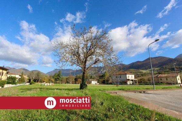 terreno edificabile in vendita a Cerreto d'Esi
