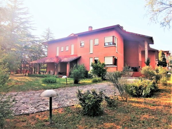 casa indipendente in vendita a Cerreto d'Esi