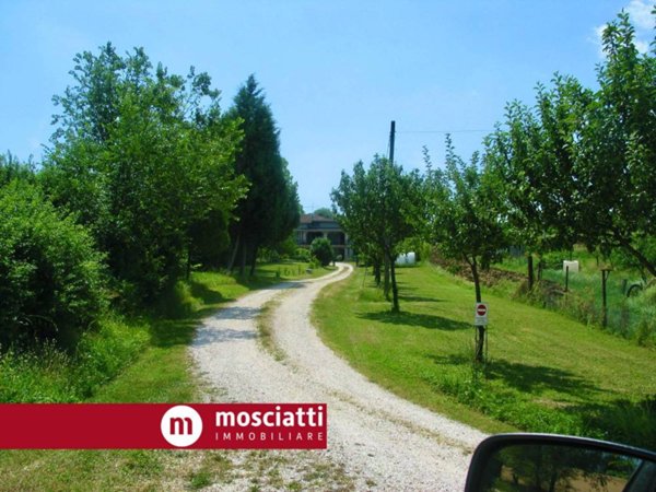 casa indipendente in vendita a Cerreto d'Esi