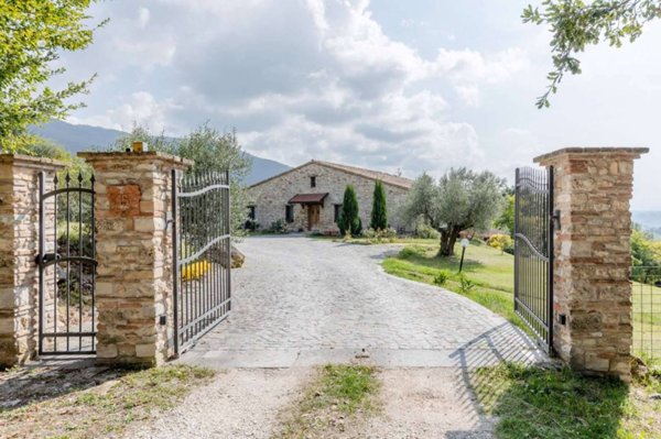 casa indipendente in vendita a Cerreto d'Esi