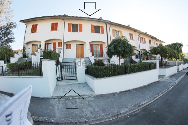 casa indipendente in vendita a Cerreto d'Esi