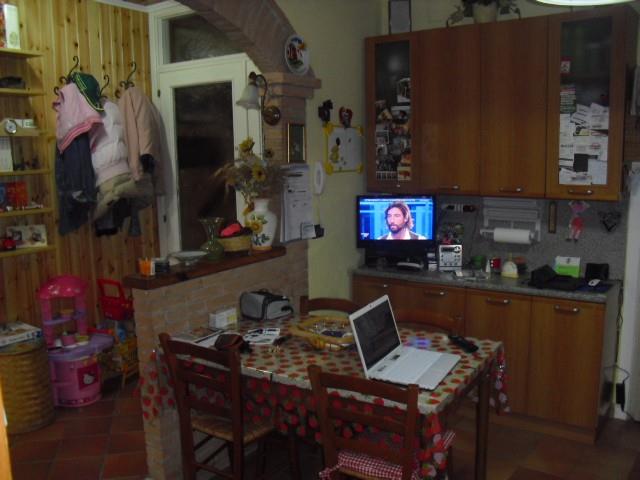 casa indipendente in vendita a Cerreto d'Esi