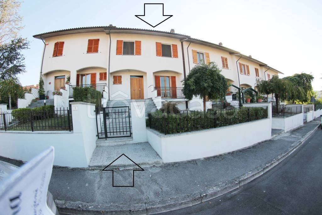 casa indipendente in vendita a Cerreto d'Esi