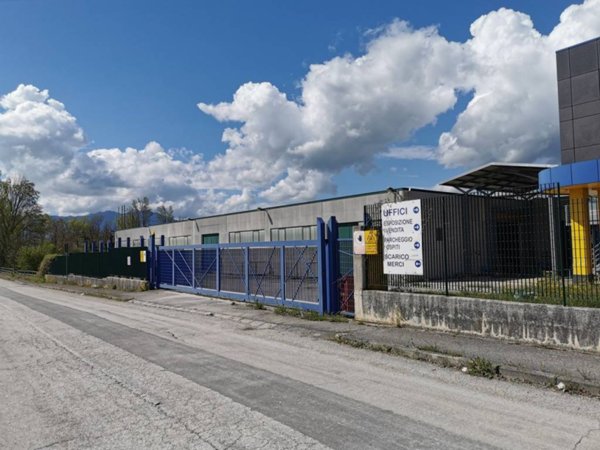 locale commerciale in vendita a Cerreto d'Esi