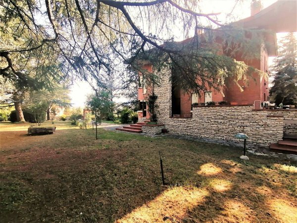 casa indipendente in vendita a Cerreto d'Esi