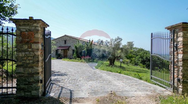 casa indipendente in vendita a Cerreto d'Esi