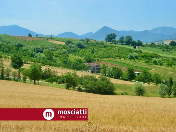 casa indipendente in vendita a Cerreto d'Esi