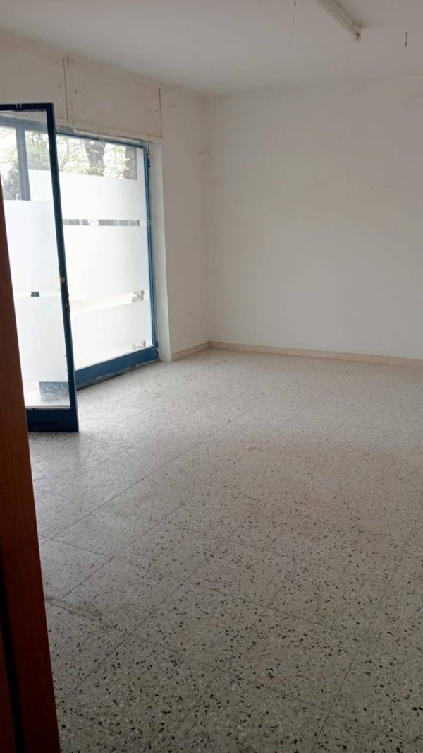 locale commerciale in vendita a Cerreto d'Esi