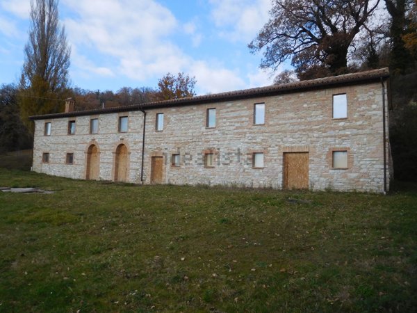 casale in vendita a Cerreto d'Esi