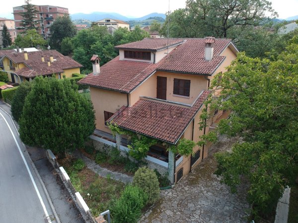 casa indipendente in vendita a Cerreto d'Esi