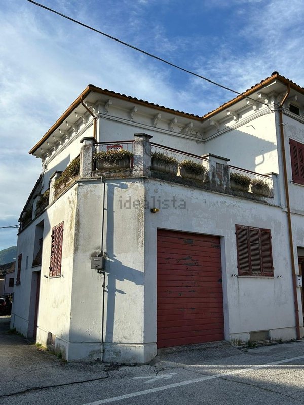 casa indipendente in vendita a Cerreto d'Esi
