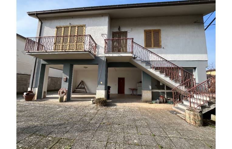 casa indipendente in vendita a Cerreto d'Esi