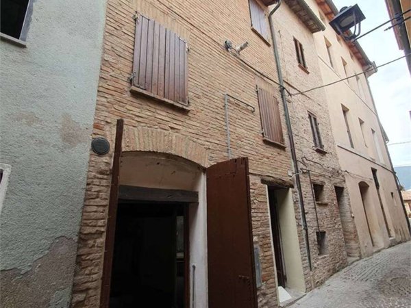 casa indipendente in vendita a Cerreto d'Esi