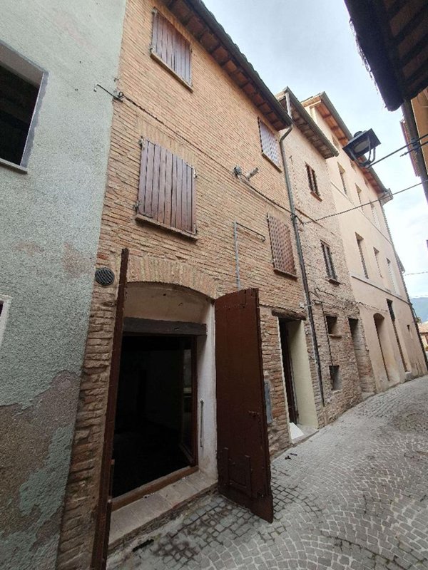 casa indipendente in vendita a Cerreto d'Esi