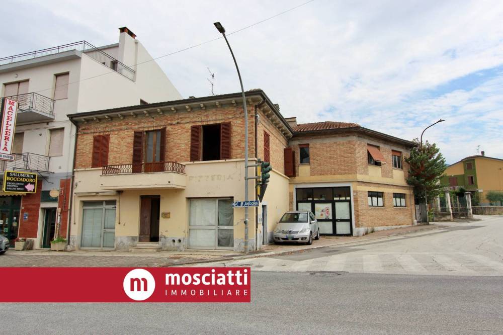 casa indipendente in vendita a Cerreto d'Esi