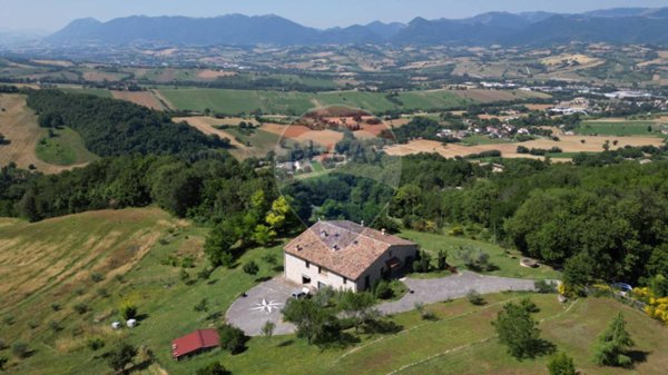 casa indipendente in vendita a Cerreto d'Esi