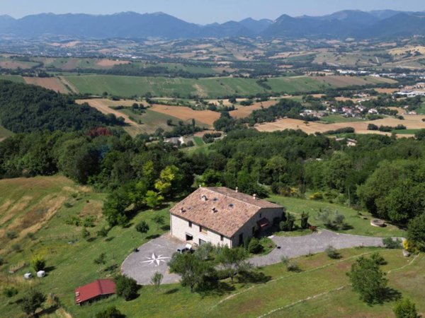 casa indipendente in vendita a Cerreto d'Esi in zona Cerquete