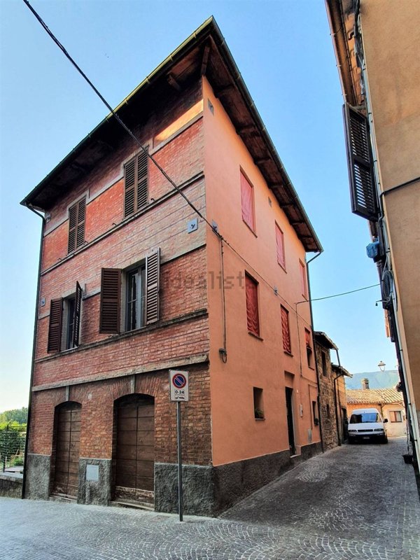 esavano in vendita a Cerreto d'Esi
