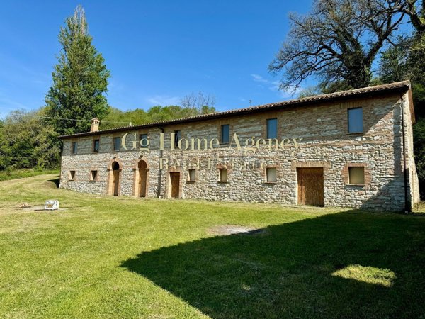 casa indipendente in vendita a Cerreto d'Esi in zona Cerquete