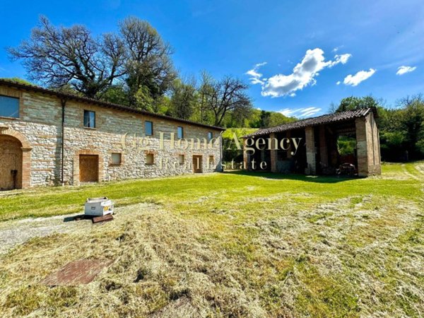 casa indipendente in vendita a Cerreto d'Esi in zona Cerquete