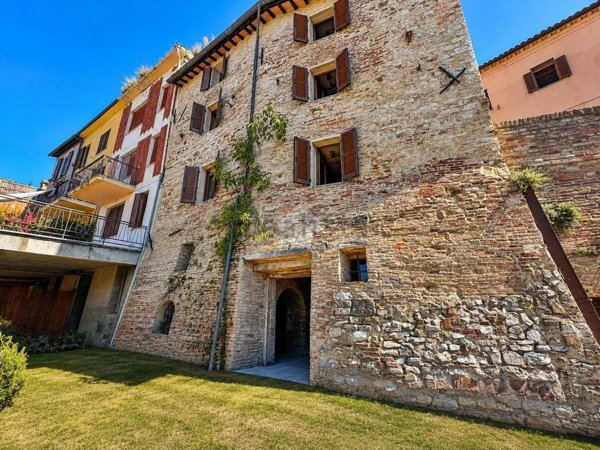 casa indipendente in vendita a Cerreto d'Esi