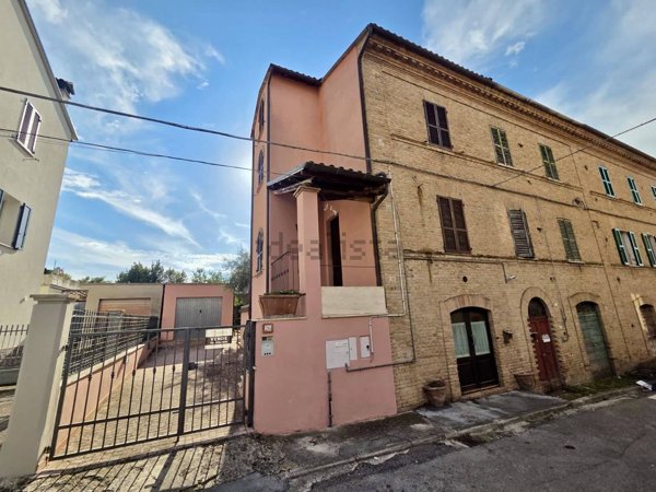 casa indipendente in vendita a Cerreto d'Esi