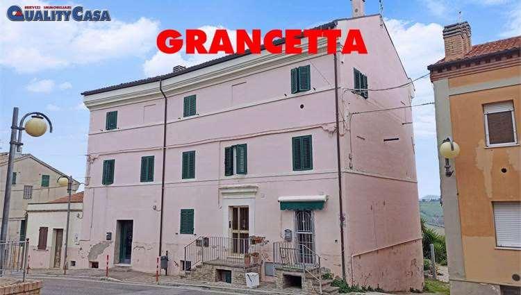 appartamento in vendita a Chiaravalle in zona Grancetta