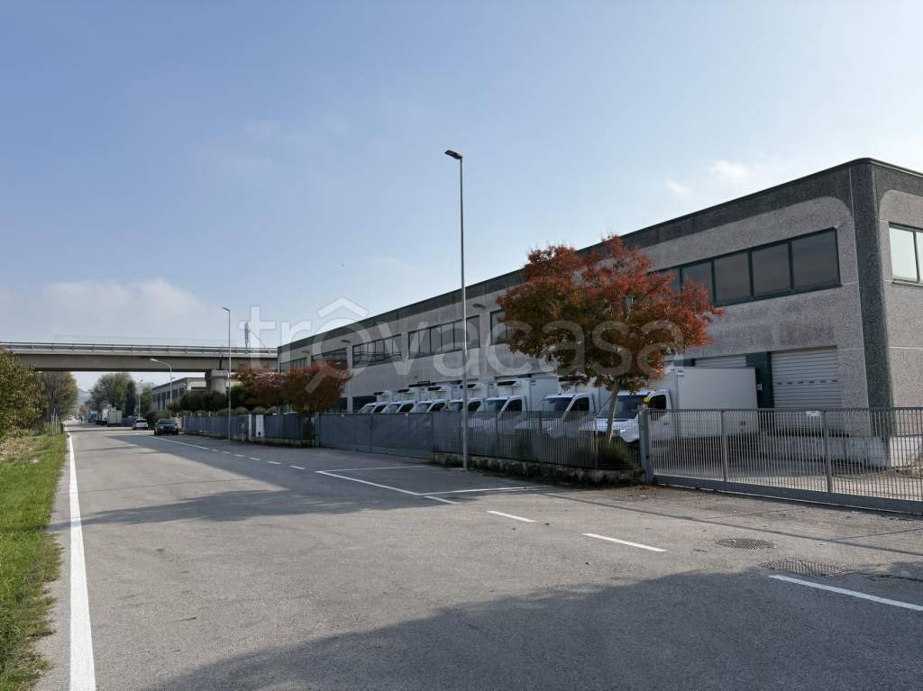 locale commerciale in vendita a Chiaravalle