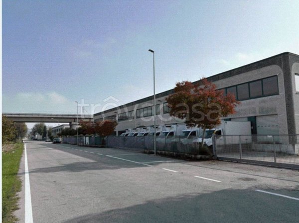 locale commerciale in vendita a Chiaravalle in zona Grancetta
