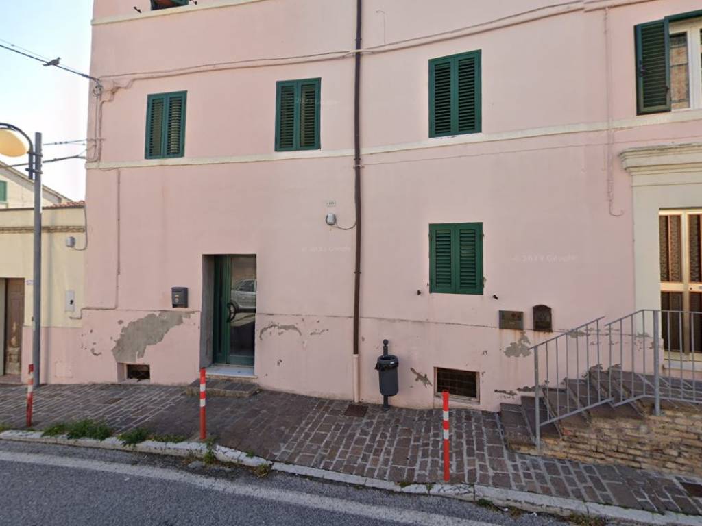 locale commerciale in vendita a Chiaravalle in zona Grancetta
