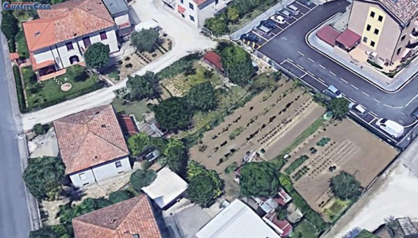 terreno edificabile in vendita a Chiaravalle