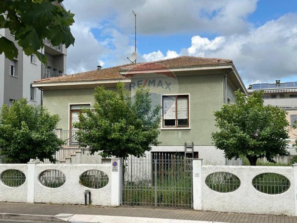 casa indipendente in vendita a Chiaravalle