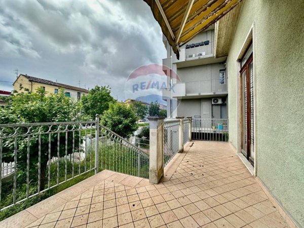 casa indipendente in vendita a Chiaravalle