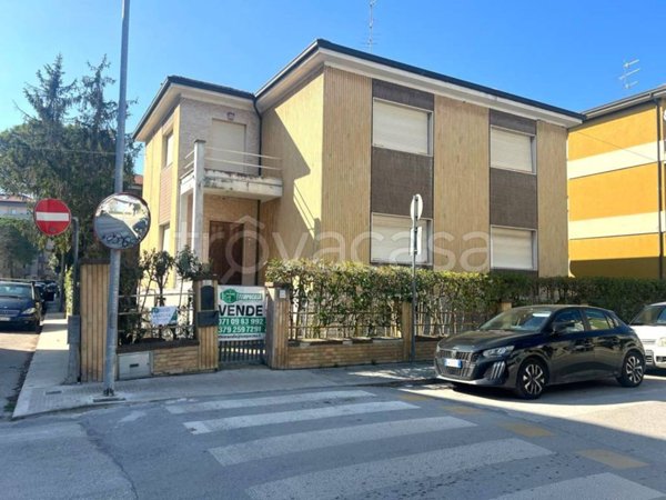 casa indipendente in vendita a Chiaravalle