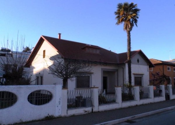 casa indipendente in vendita a Chiaravalle