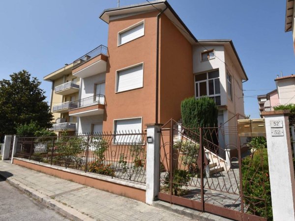 casa indipendente in vendita a Chiaravalle
