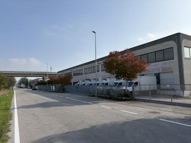 locale commerciale in vendita a Chiaravalle