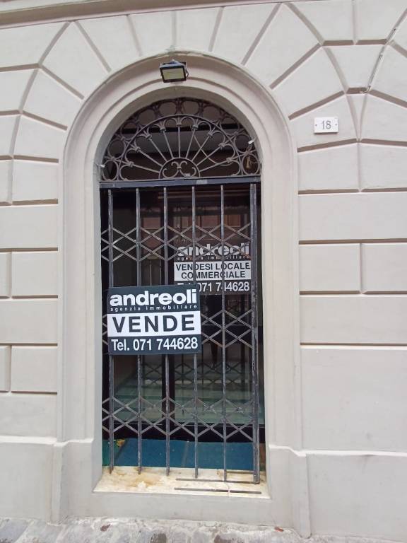 negozio in vendita a Chiaravalle